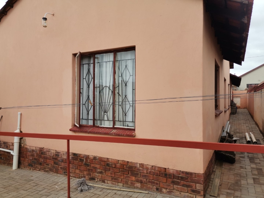 To Let 4 Bedroom Property for Rent in Mabopane North West